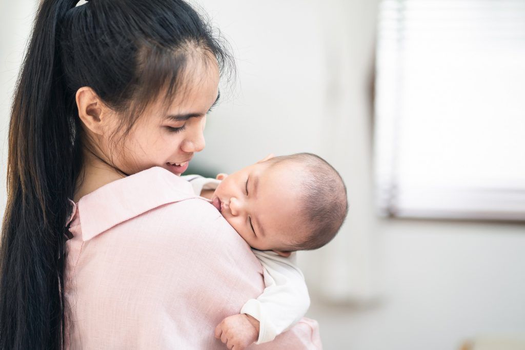 help your infant establish good sleep habits-newborn baby